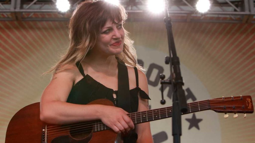 Anais Mitchell (credit Suze Reviews the Blues)